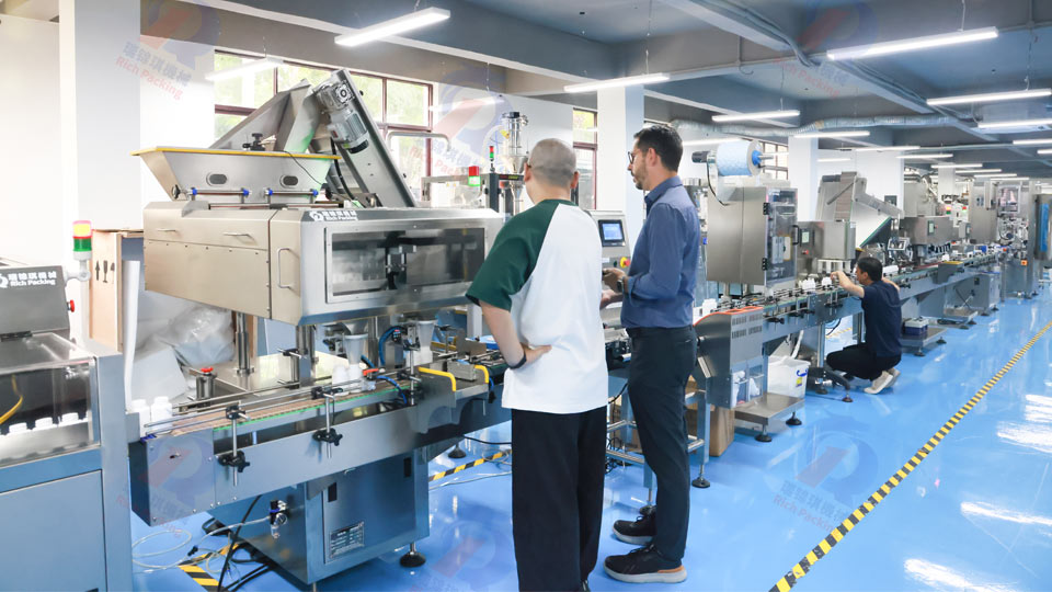 波多黎各客户莅临瑞锦琪验收16通道数粒线 高精度与智能化获高度认可