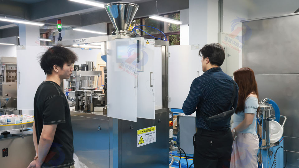 西班牙客户委托贸易伙伴莅临瑞锦琪 2500C胶囊填充机以卓越性能通过严苛验收