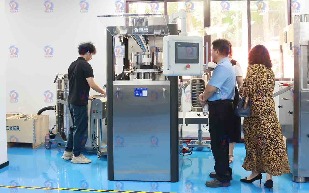 高速压片机 客户来访
