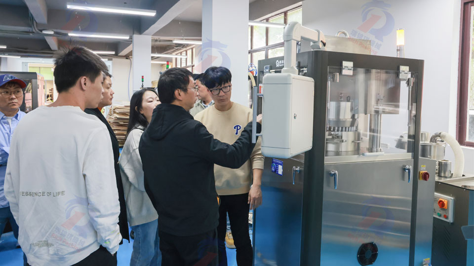 韩国客户深度考察瑞锦琪高速压片机，技术创新赢得信赖