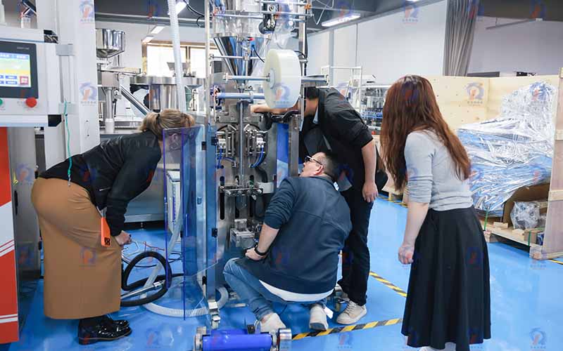 快速换料3分钟！瑞锦琪站立式包装机高效应对粉末特性差异，赋能法国药企